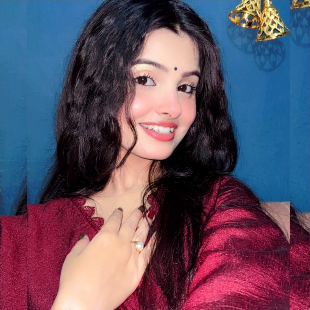 Samriddhi Jaiswal post photos