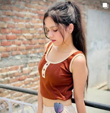 VINIKA KAUSHIK🖤 post photos